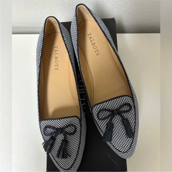 Talbots Navy and White Bow Flats - Picture 2 of 3